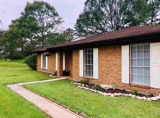 2052 Huntsman St, Orange, TX 77632