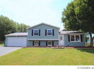 45 Weather Wood Ln, Rochester, NY 14612