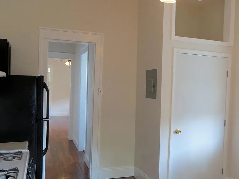 Kitchen with laundry closet, w/d enclosed