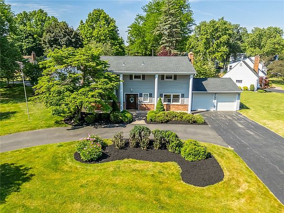 3rd image of 52 Parkridge Dr