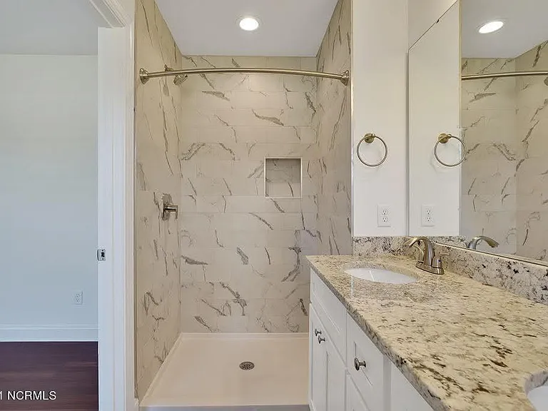 1007 Campbell St — Photo 22
