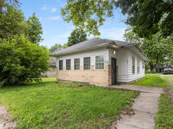 811 N Main St, Carrier Mills, IL 62917