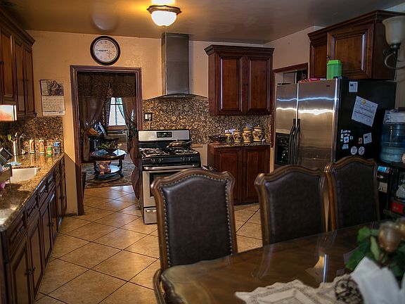 4th image of 5633 Meridian St