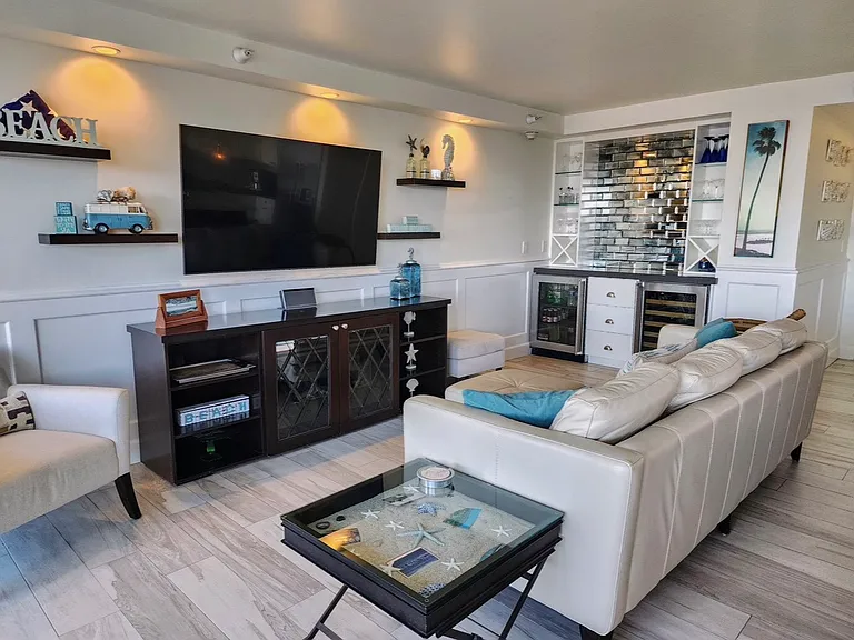 1820 Avenida Del Mundo #TERRACE03 — Photo 2