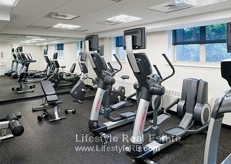 4th image of 10 Camelot Ct #10-5B
