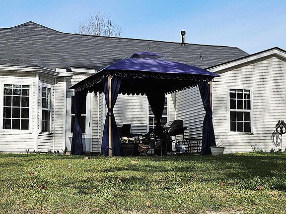 3rd image of 18 Buck Ridge Dr