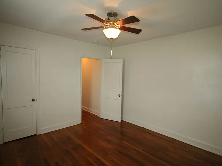 Charming 1BR duplex. Walk to 9th St. and DUKE! — Photo 5