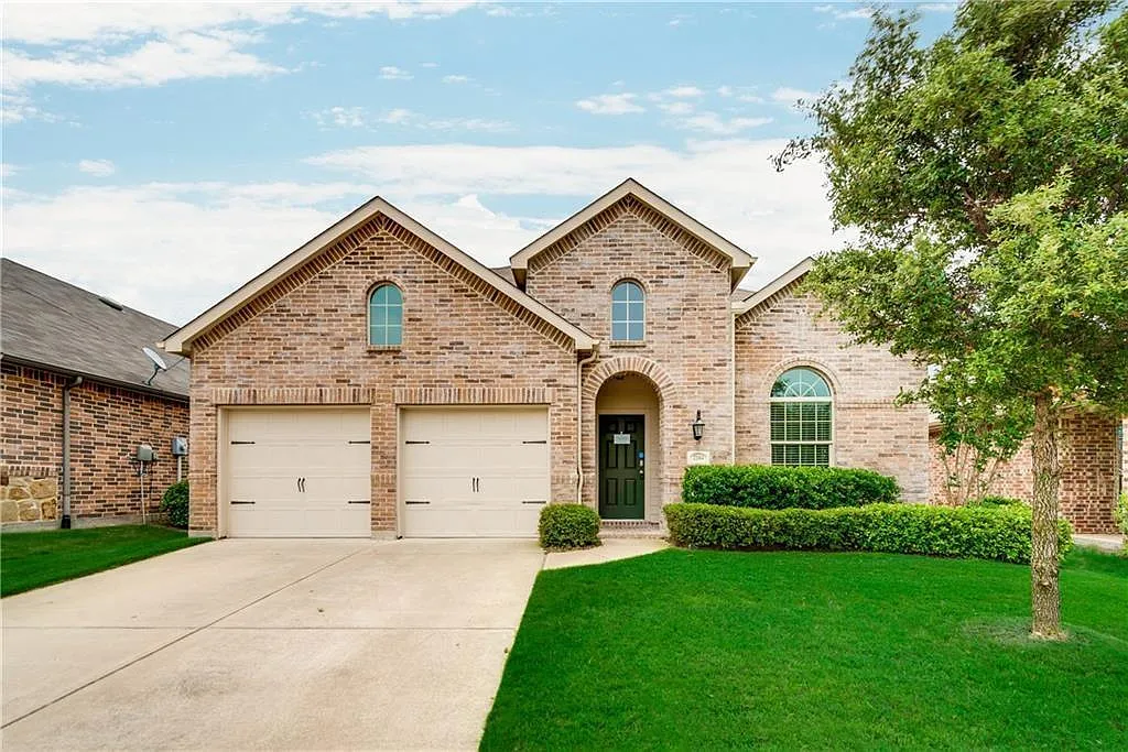 3 bed, 2242 sqft, $2,150 — Photo 1