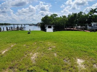 324 Shoreland Dr, Fort Myers, FL 33905