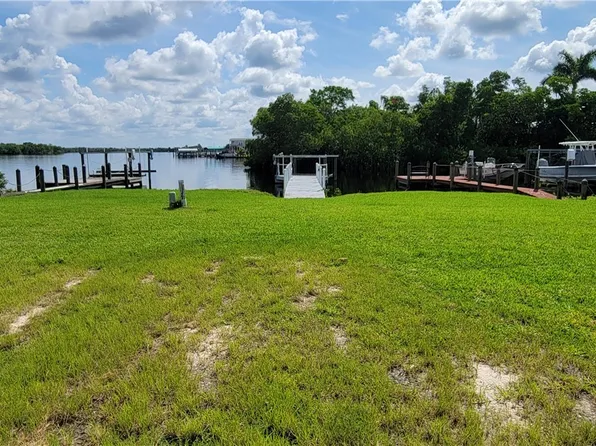 324 Shoreland Dr, Fort Myers, FL 33905
