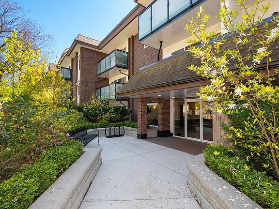 3rd image of 2250 Oxford St #112