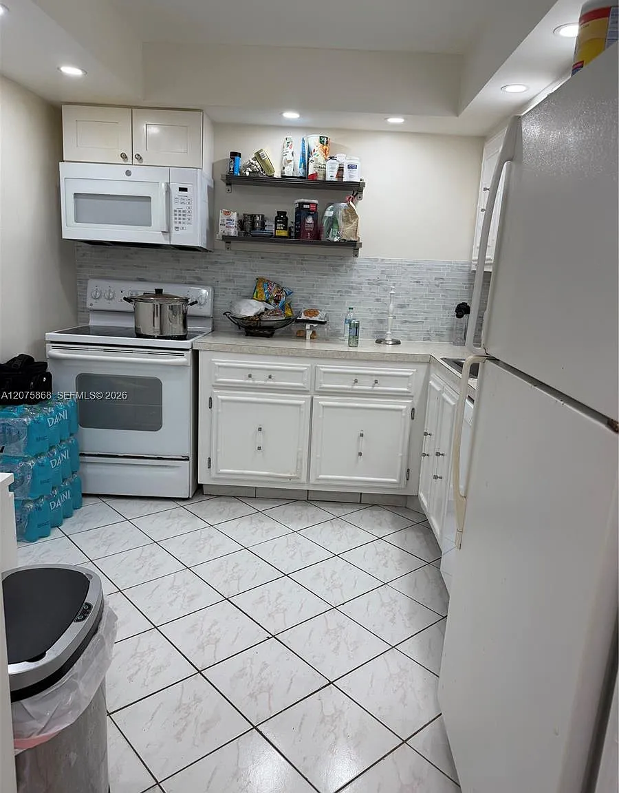 Desoto Park Condo — Photo 4