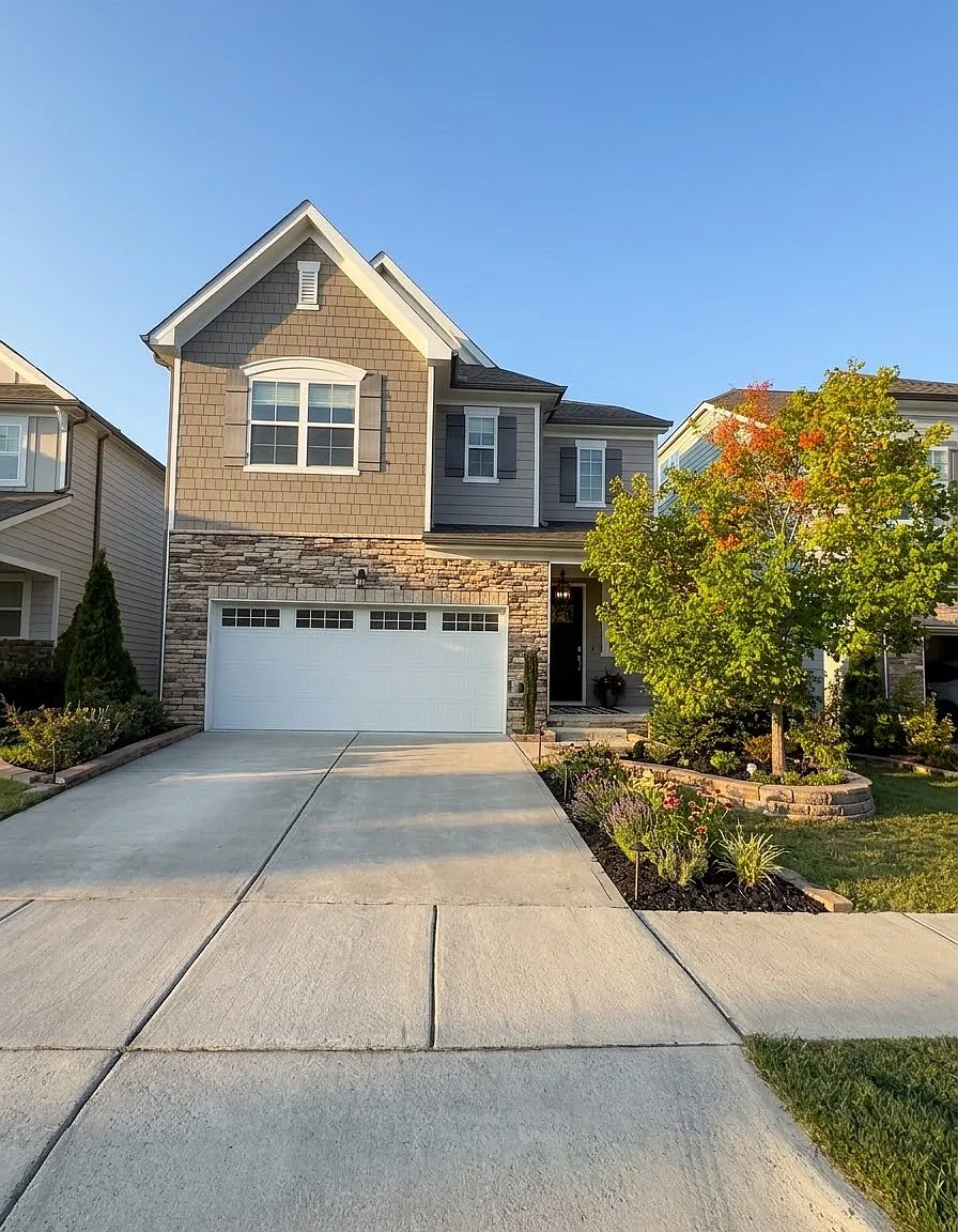 4 bed, 2635 sqft, $2,799 — Photo 1