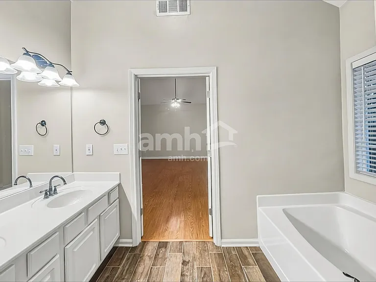960 Fountain Glen Dr — Photo 13