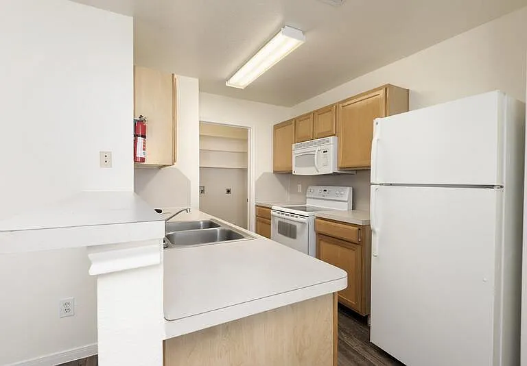 2130 Saint Lucia Calle — Photo 10