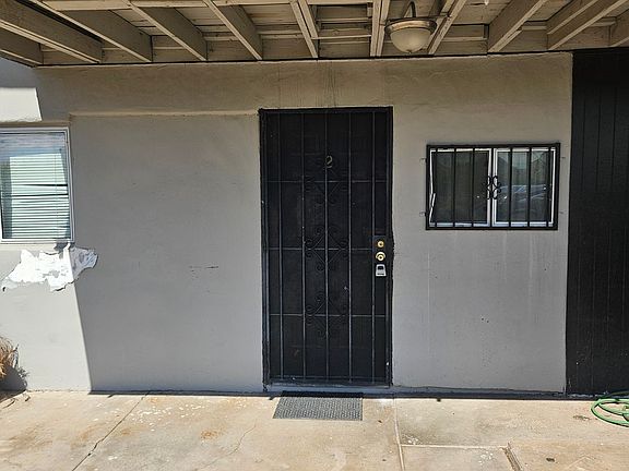 2nd image of 2036 W Adams St APT 2