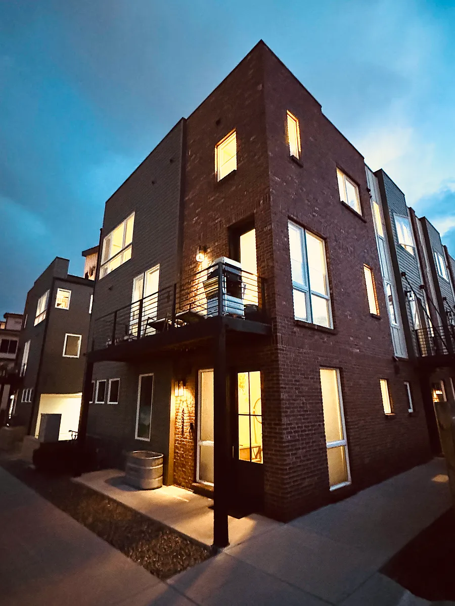 Building Photo - 1983 Eaton St