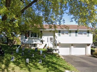 2211 W Overhill Rd, Peoria, IL 61615