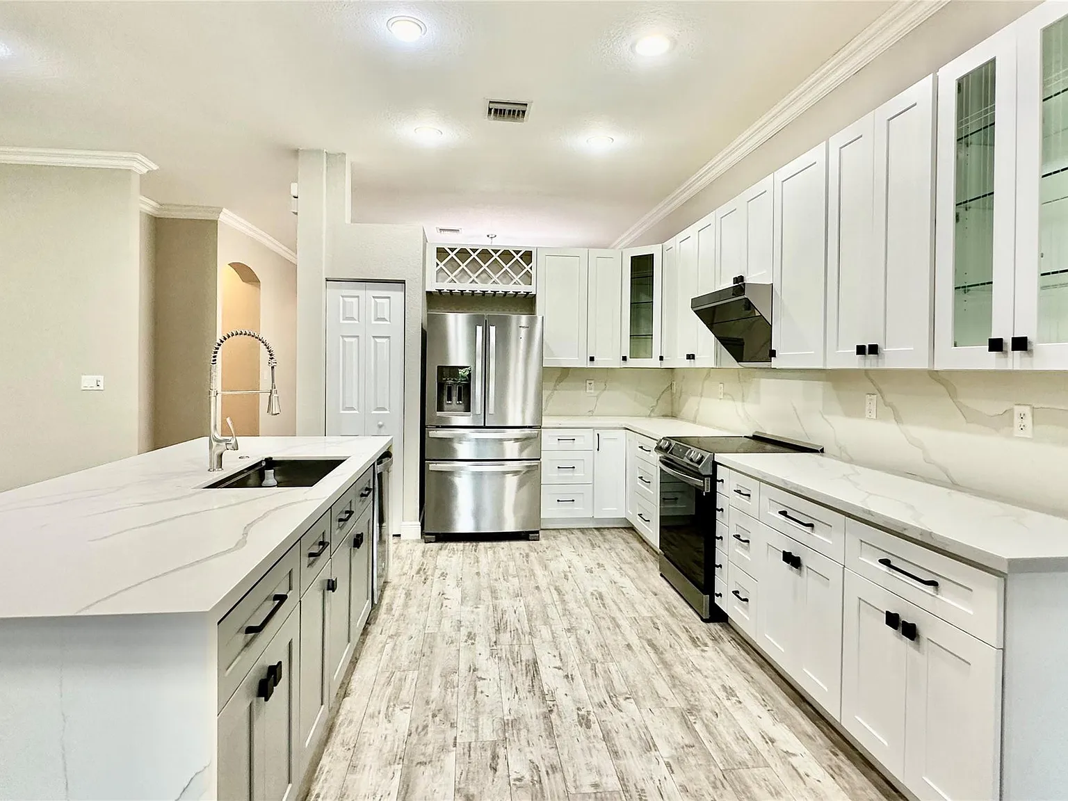 4 bed, 2.0 bath, 2172 sqft, $4,825 — Photo 4