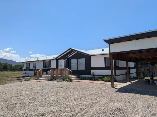 1015 La Vega Ln, Taos, NM 87571