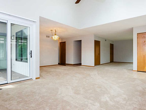 4th image of 7913 Oak Knoll Ln