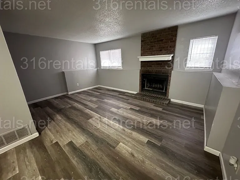 1625 S Beech St #403 — Photo 3