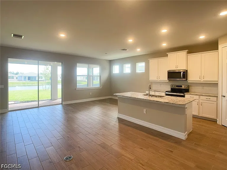 417 Coral Reef Pl — Photo 4