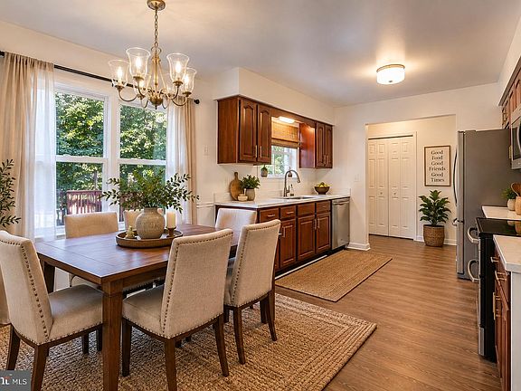 3rd image of 353 Rachaels Way