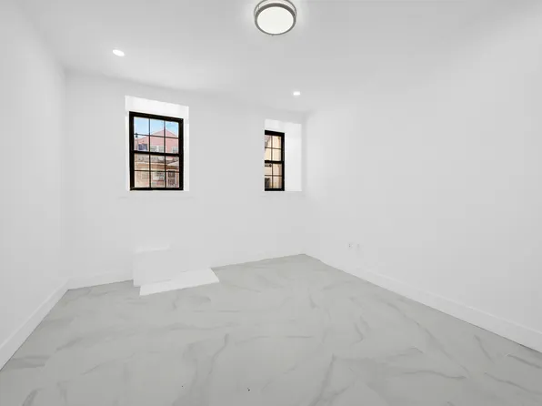 1085 Hancock Street image 28 of 37