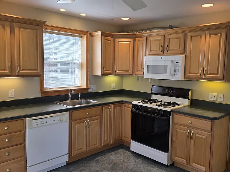 605 S Eagle Rd — Photo 4