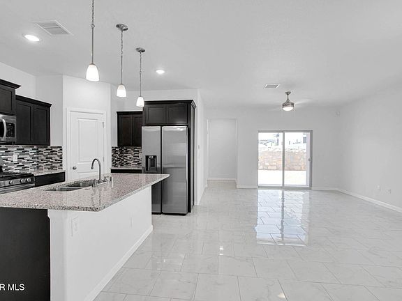 4th image of 912 Brass Hill Ave
