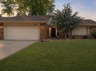 1521 NE 2nd St, Moore, OK 73160