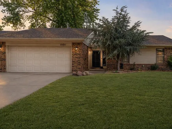 1521 NE 2nd St, Moore, OK 73160