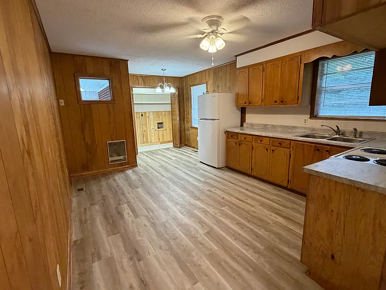 803 N Main St — Photo 7