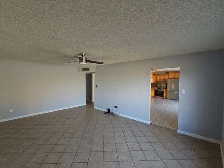2911 S Rainbow Ave — Photo 11