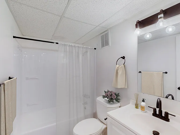 Villa Park Apartments — Photo 12