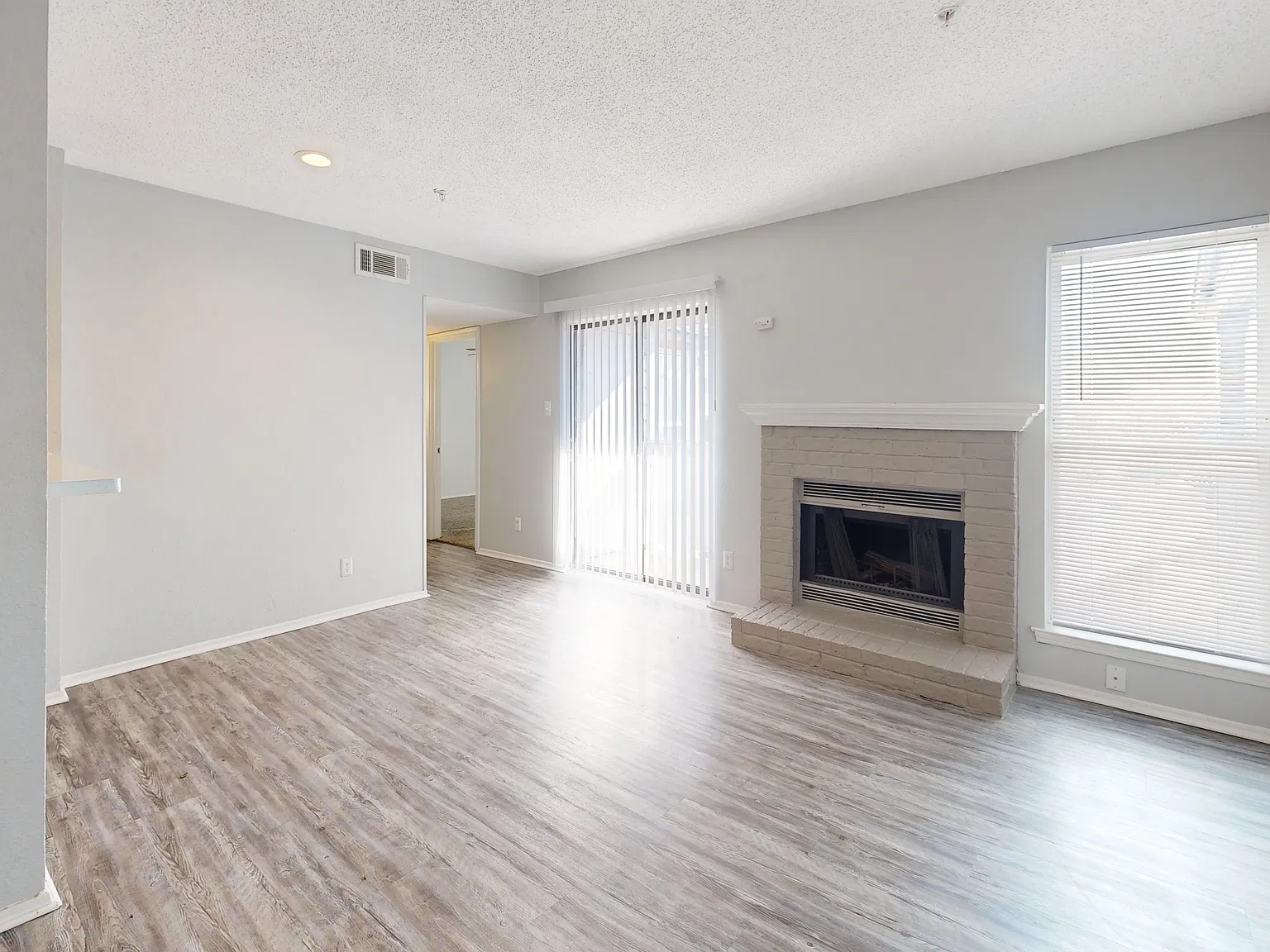 Luna Apartments — Photo 3