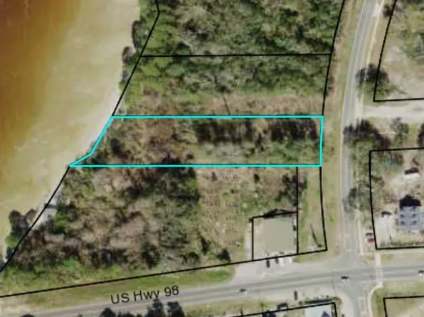 11 N Bayshore Dr, Eastpoint, FL 32328