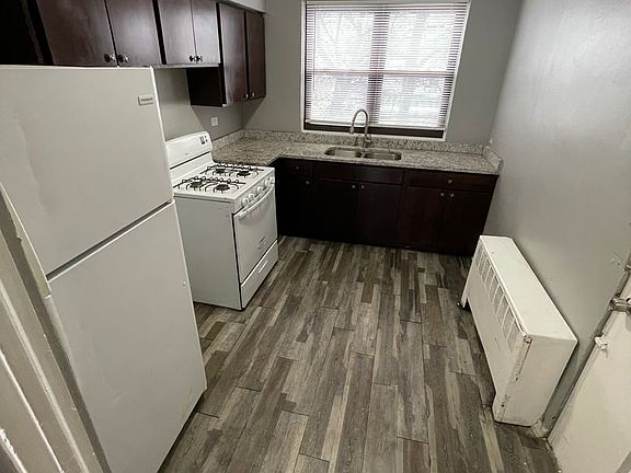 2nd image of 7702 S Jeffery Blvd #2S