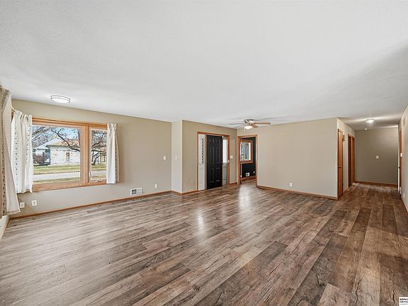 5th image of 403 S Chestnut St