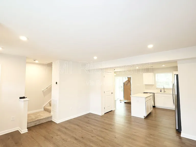 1240 Canterbury Ridge Rd — Photo 4