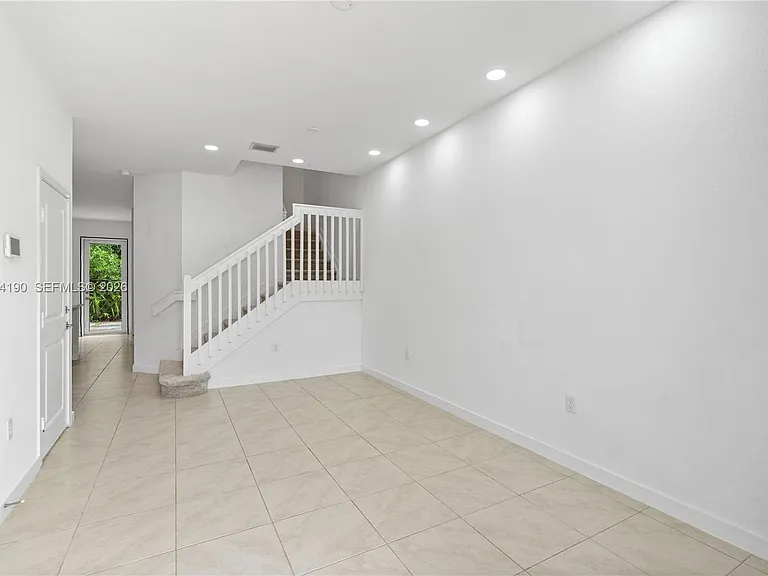 1385 NW 208th Ter #1385 — Photo 8