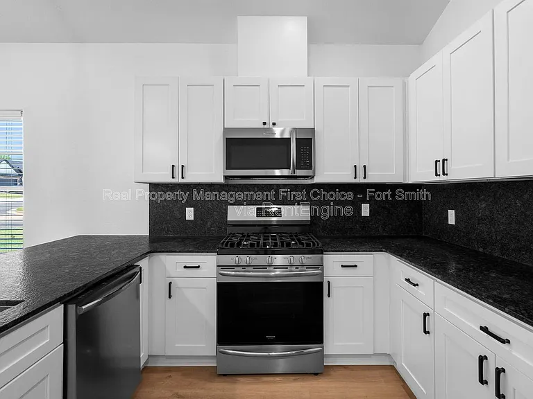 8705 Cantera Dr #B — Photo 9