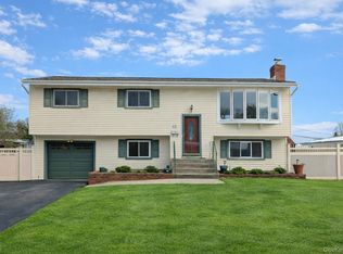 41 Richmond St, Islip, NY 11751