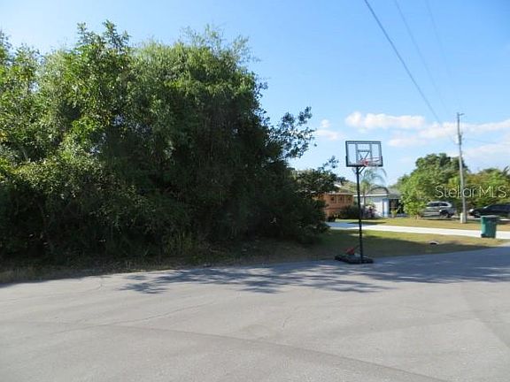 2nd image of 104 Sidney Ct