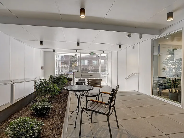 Vue on Harvard — Photo 12