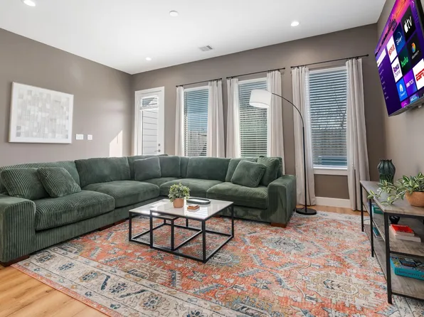 2708 Noble St, Houston, TX 77026