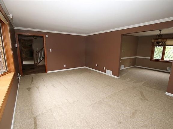 3rd image of 238 Oak Entrance Dr