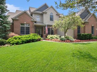 347 Huntington Dr, Saline, MI 48176