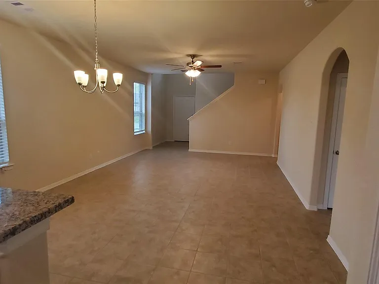 2530 Remembrance Cir — Photo 5